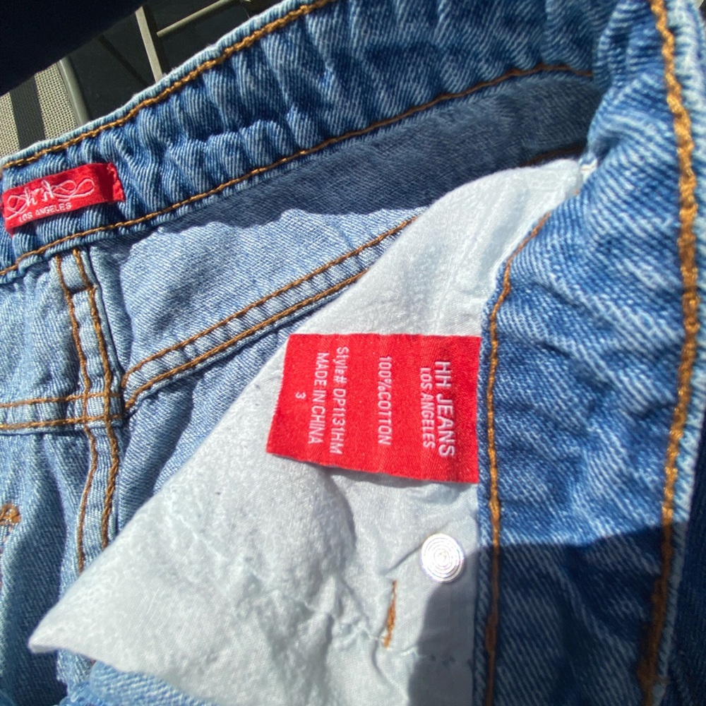 Distressed highwaisted jeans